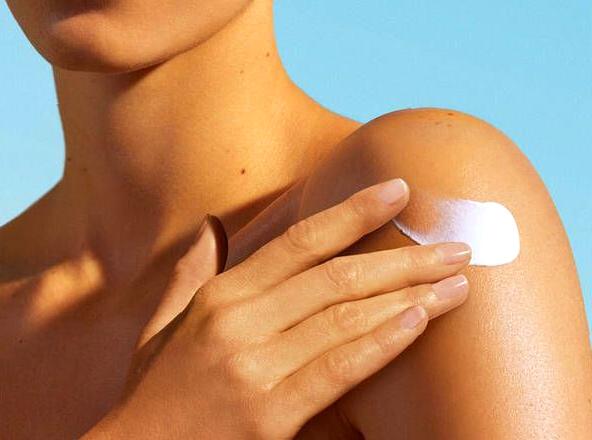 Sunscreen Awareness: Reasons to Make It a Habit