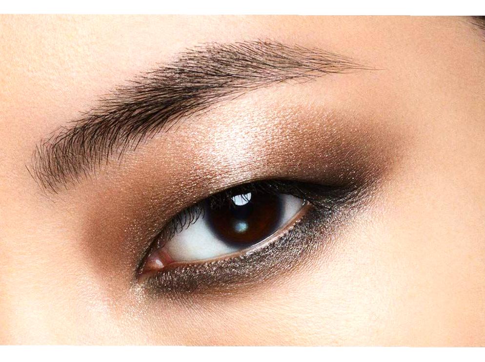 How to Pick the Right Eyeshadow Based on Eye Color